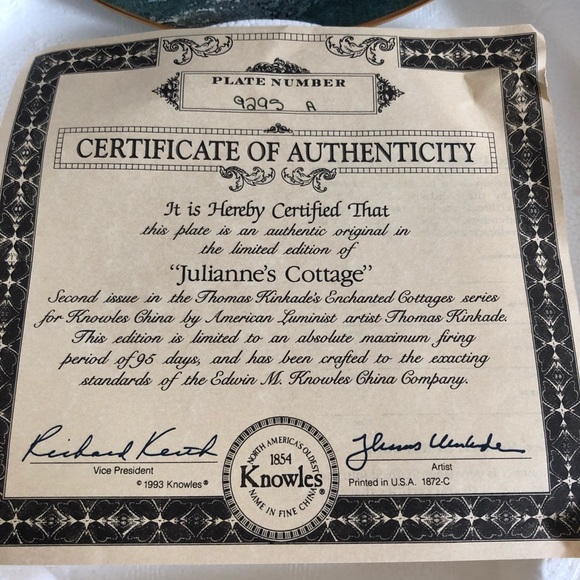 Thomas Kinkade Julianne’s Cottage Collectors Plate - Picture 5 of 6
